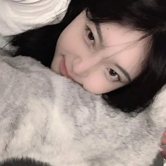 与一位女士合影